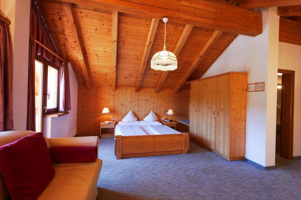 Ciasa Roby Hotell San Cassiano  Exteriör bild